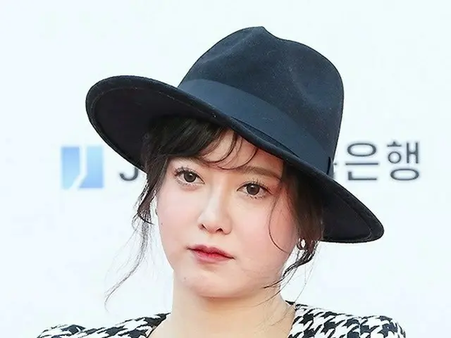 Actress Ku Hye Sunappeared on the red carpet at ”Chunsa International FilmFestival” .