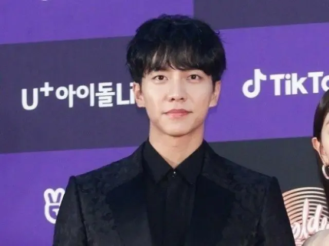 Lee Seung Gi, some of his fans are demanding the management office HOOKEntertainment to cancel the e