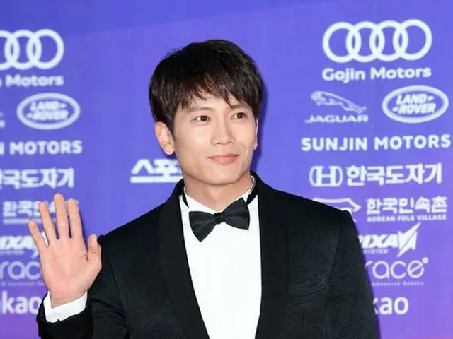 Actor Jisung attended ”1st The Seoul Awards” red carpet.
