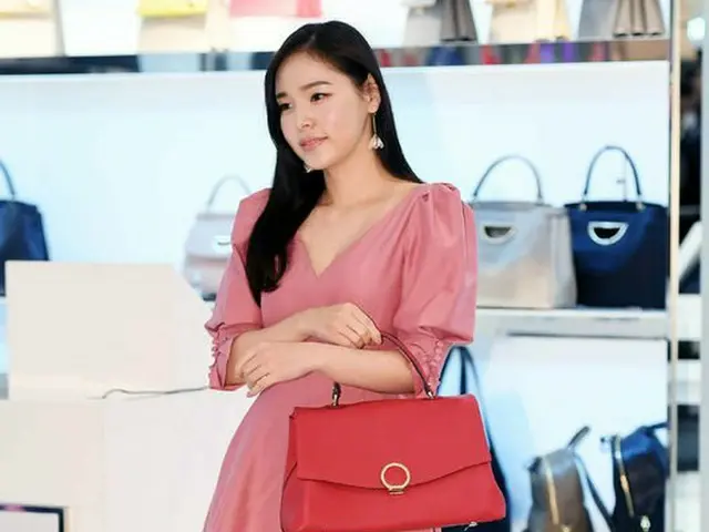 Actress Min Hyo Rin, Attended a photo event of a bag brand held at Lottedepartment store, Seoul.
