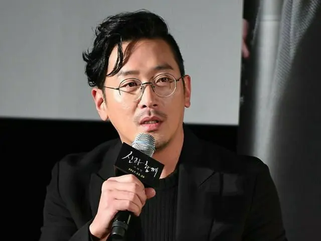Actor Ha Jung Woo attended the production presentation of the movie ”With God”.On the morning of the