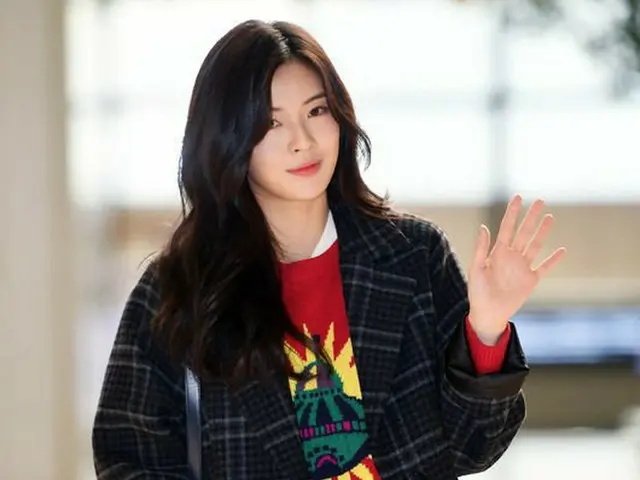 Actress Lee SunBin, departing for Japan for Mnet MAMA appearance. At GimpoAirport.