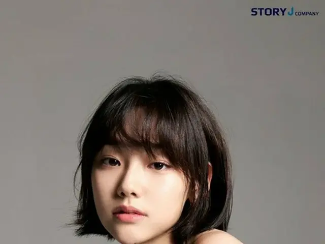 Former ”gugudan” Mina signed the exclusive contract with Story J Company . .