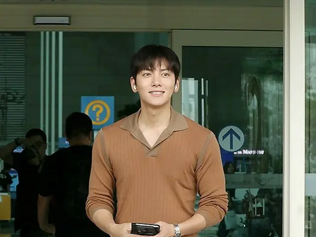 Actor Ji Chang Wook departed to Singapore. . .