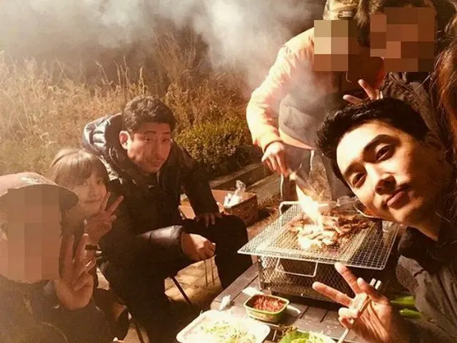 Actress Go Ara, Song Seung Hong, Kim Dong-joon, TV Series ”Black” BBQ Partyafter the last shoot.