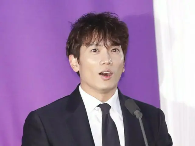 Actor Jisung received the Best Actor Award chosen by the ”2017 Gurume Award”photography director. Se