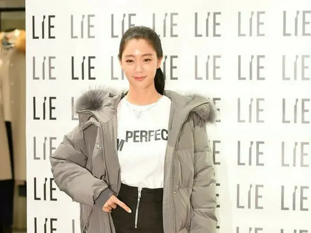 Actress Clara, attends fan autographing session of female fashion brand. 22nd,Seoul Samsung-dong (Hy