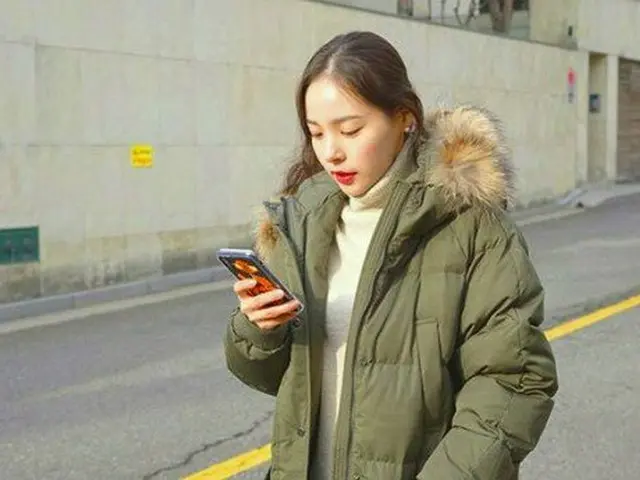 Actress Min Hyo Lyn, first SNS update since marriage announcement with BIGBANGSOL. ”It's very cold t