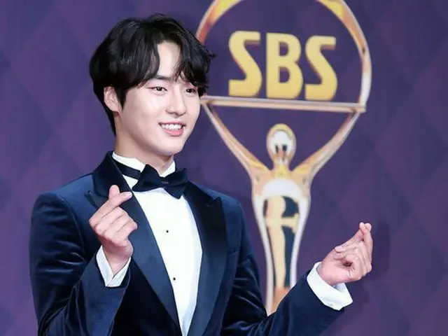 Acting actor Yang · Se Jeong, joining the red carpet. ”2017 SBS Drama ActingAwards”, Seoul Samui SBS