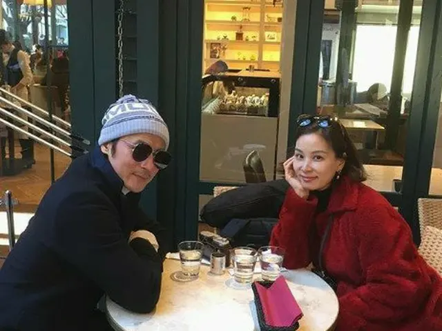 Actor Jang Dong Gun and wife Go So Young, date photo released.