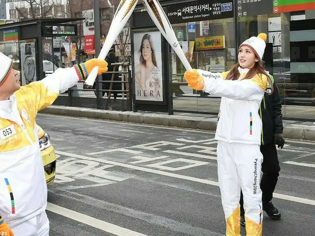 IOI former member SOMI joining the torch relay.