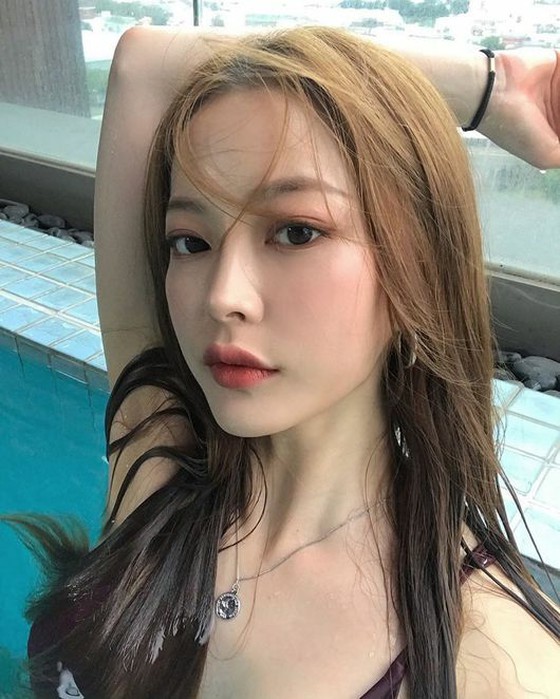 Im Bora: girlfriend of Swings, posted pictures of her with a sexy messy hair and bikini