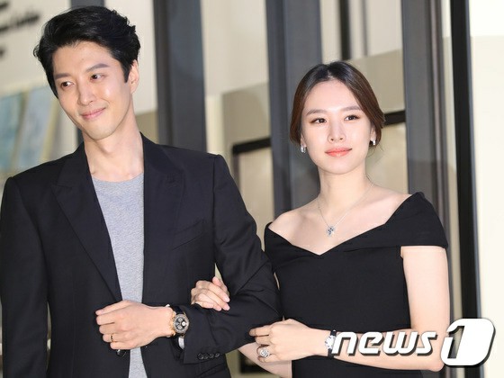 [Official] Actress  Jo Yoon Hee side acknowledges divorce with actor Lee Dong Gun "Mediation completed"