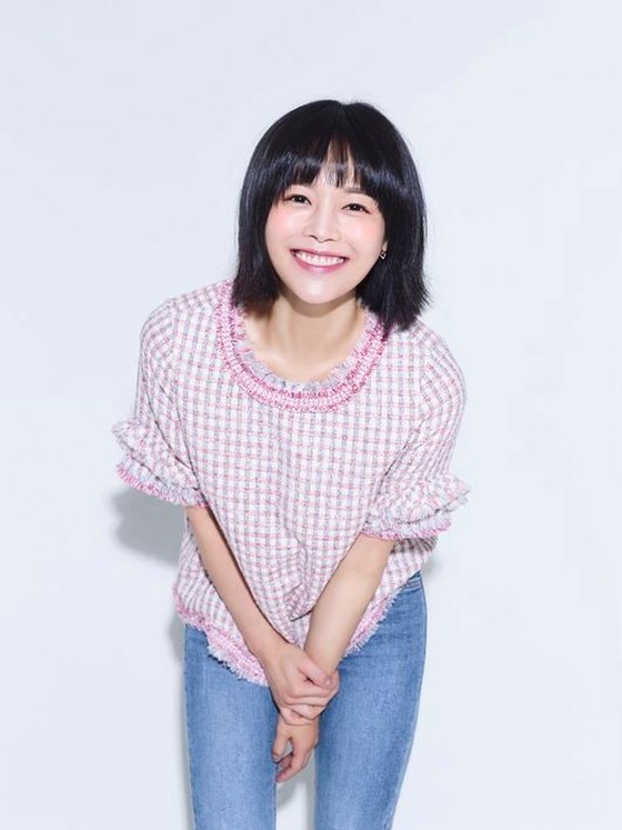 Actress Lee Young A announced her marriage with non-celebrity partner who is 3 years younger than her.