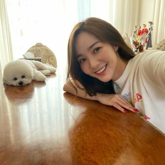 [Topic] Actress Park Min Young reveals happy daily life with a cute "companion"