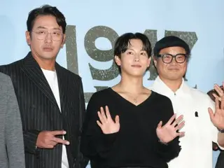 The movie ``1947 Boston'' holds a stage greeting in Seoul during its first week of release.