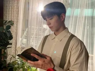 Actor Park BoGum looks like a prince from a fairy tale... Behind-the-scenes photos of the musical "Let Me Fly" released