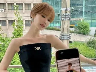 Actress Ko Jun Hee shows off her sexy off-shore LUDA fashion... Her unrealistic waist is a Hot Topic