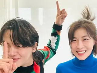 Actress Ha Ji Won is a “pretty older sister” who spends time with junior actors like friends… her playful side is so endearing