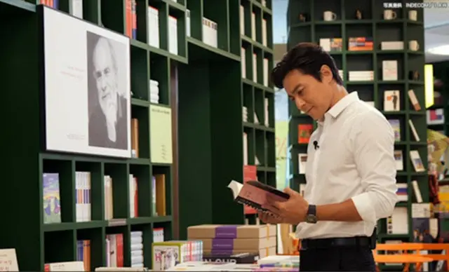 俳優チャン・ドンゴン、世界各地の美しい書店を求めて旅する番組を20日（土）にNHKで放送