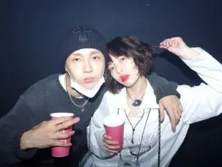 Singer HyunA & Yong Jun-hyung (former Highlight) practically admit that they are dating...former lover DAWN's account has "many" couple photos