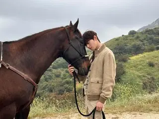 ``ASTRO'' Cha Eun Woo looks like a prince...His horse riding look is also beautiful