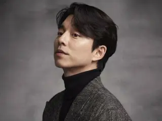 Actor GongYoo's father passed away... Acting as chief mourner.