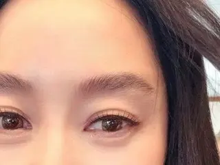 “Super close-up selfie” actress Kim Hye Soo doubles her beauty with long straight hair... Her gorgeous beauty is surprising despite her small face