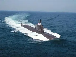 The third 3,000-ton class submarine developed independently by South Korea is handed over to the Navy.