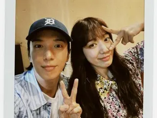CNBLUE's Jung Yong Hwa and Park Sin Hye show off their friendship... "Friends for 15 years"
