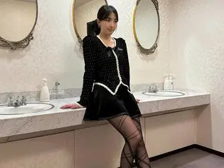 "KARA" Ji Young (JIYEON) shows off her beautiful legs in red high heels