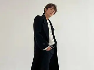 Lee Jun Ki exudes charisma in a long black coat... Dressed like a prince