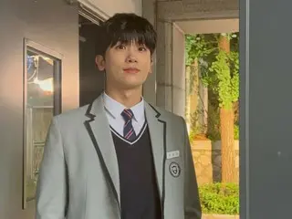 Park Hyung Sik looks innocent in his uniform, making it hard to believe that he is in his 30s... "Watching Real Thailand again today!"