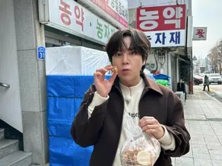 Jang Keun Suk releases off-shots of “Customer Heo Young Man’s Set Meal Journey”… “Yeongwol Market Takes Over!”