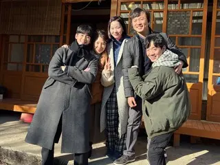Jang YoonJu, who plays Kim Soo Hyun's sister in "Queen of Tears," reveals behind-the-scenes photos from filming... "Yeongduri is love"
