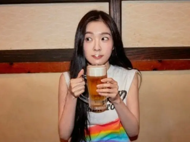 Red Velvet's Irene, a beer foam mouth former... the height of cuteness