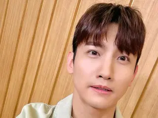 TVXQ's Changmin releases radio appearance proof photo... "Benjamin and Blue together"