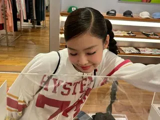 BLACKPINK's JENNIE shares her daily life in Tokyo... unique doll-like beauty