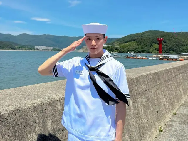 "NCT" Tae Yeon releases photos from his naval graduation ceremony... a cute sailor
