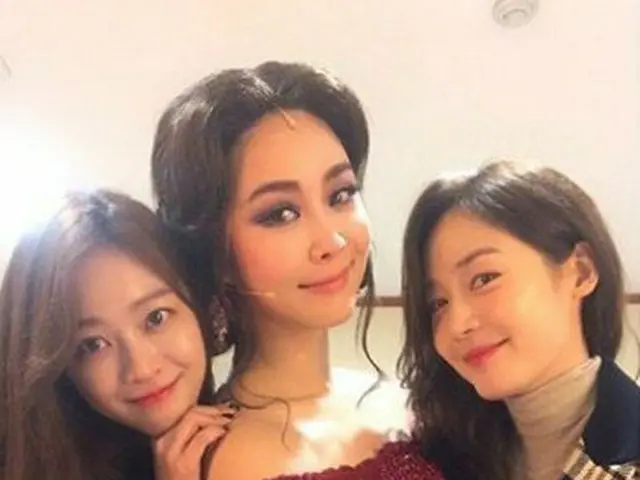 Actress Sung Yu Ri, updated SNS. Watching a musical in which Ok Ju Hyun stars,”Friendship of Fin.KL