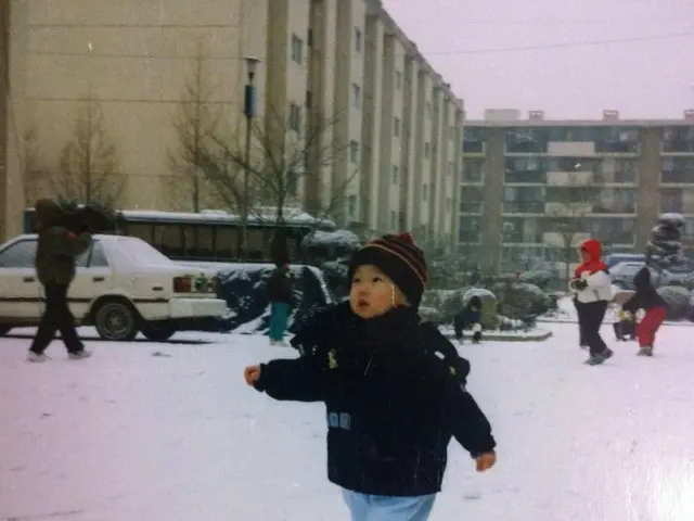 【I Official】 2AM [JOKWON], SNS update. ”Baby Kwon” walks on the snow.