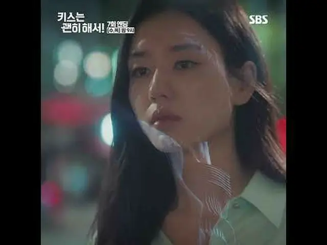 A deceptive romance between a single girl who pretends to be a mother to make en