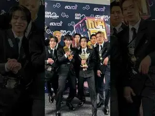 [#2025MAMA] Tiger presents the trophy! 🐱🏆 ENHYPEN_ _  (ENHYPEN_ )
 With a smal
