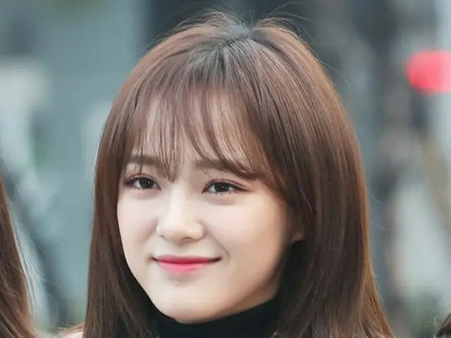 IOI former member gugudan Se Jeong, Mina, "Music Bank" arriving to work. Seoul Y
