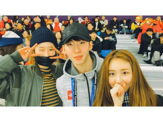 Melody Day Cheahi who appeared on ”THE UNIT”, a commemorative photo with LimHyojun, the representati