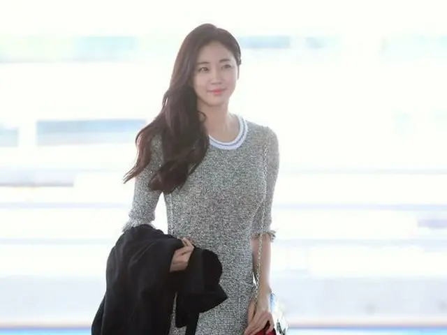 Actress Kim Sa Rang, departed to France for shooting pictures.