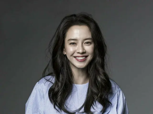Actor Song Ji Hyo is considering appearance in new TV Series ”Locoking”.