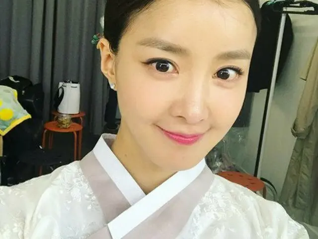 Actress Lee Si Young, updated SNS. Shooting in Hanbok.