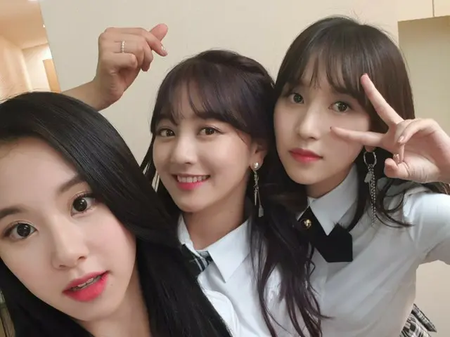 TWICE, waiting for today's music program "M COUNTDOWN".
