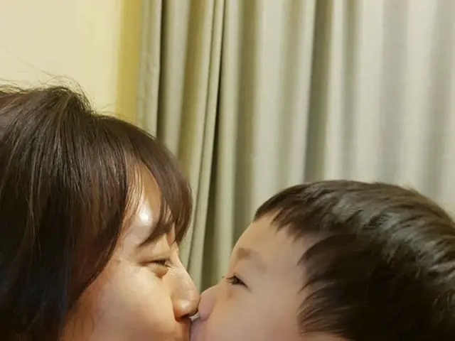 Jang Yoon Jeong's husband Gyeong-wan, jealous of his wife and son's love express